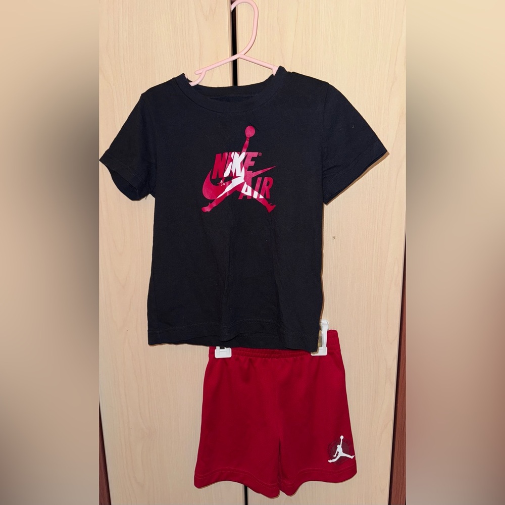 Air Jordan  Toddler Boy Set Size 4T (3-4yr)